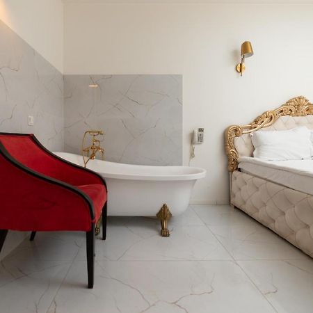 Hotel Gloria Prishtine Bagian luar foto