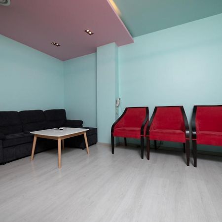 Hotel Gloria Prishtine Bagian luar foto