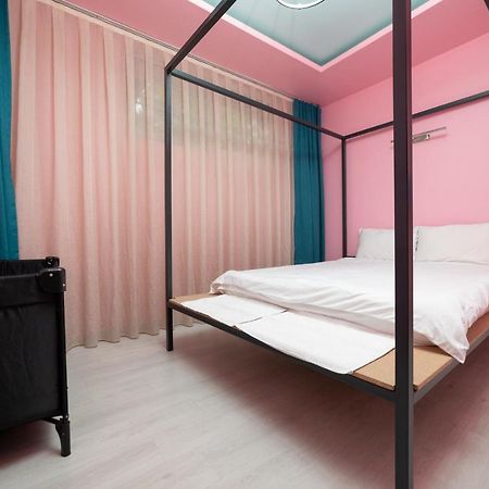 Hotel Gloria Prishtine Bagian luar foto