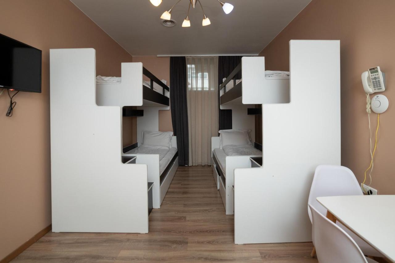 Hotel Gloria Prishtine Bagian luar foto