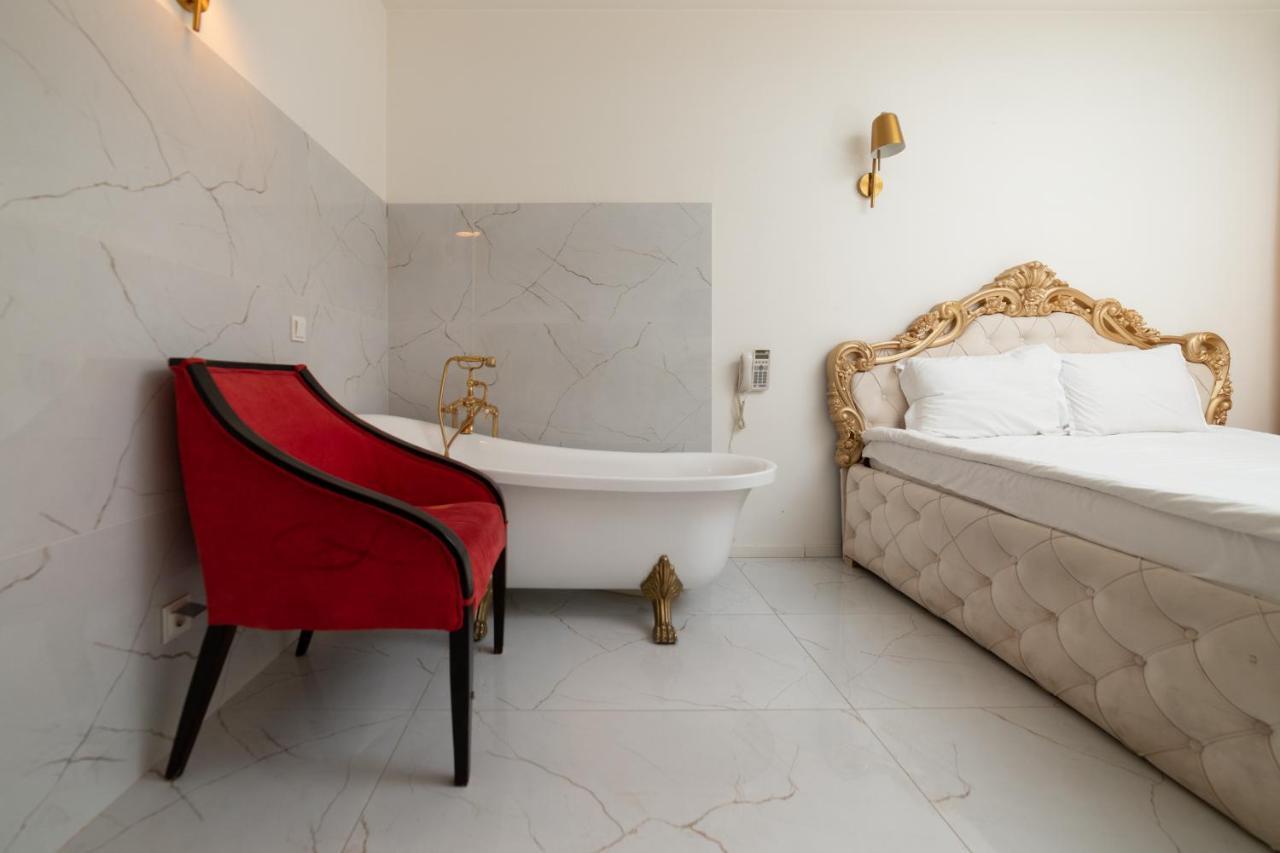 Hotel Gloria Prishtine Bagian luar foto