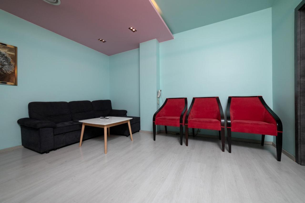 Hotel Gloria Prishtine Bagian luar foto