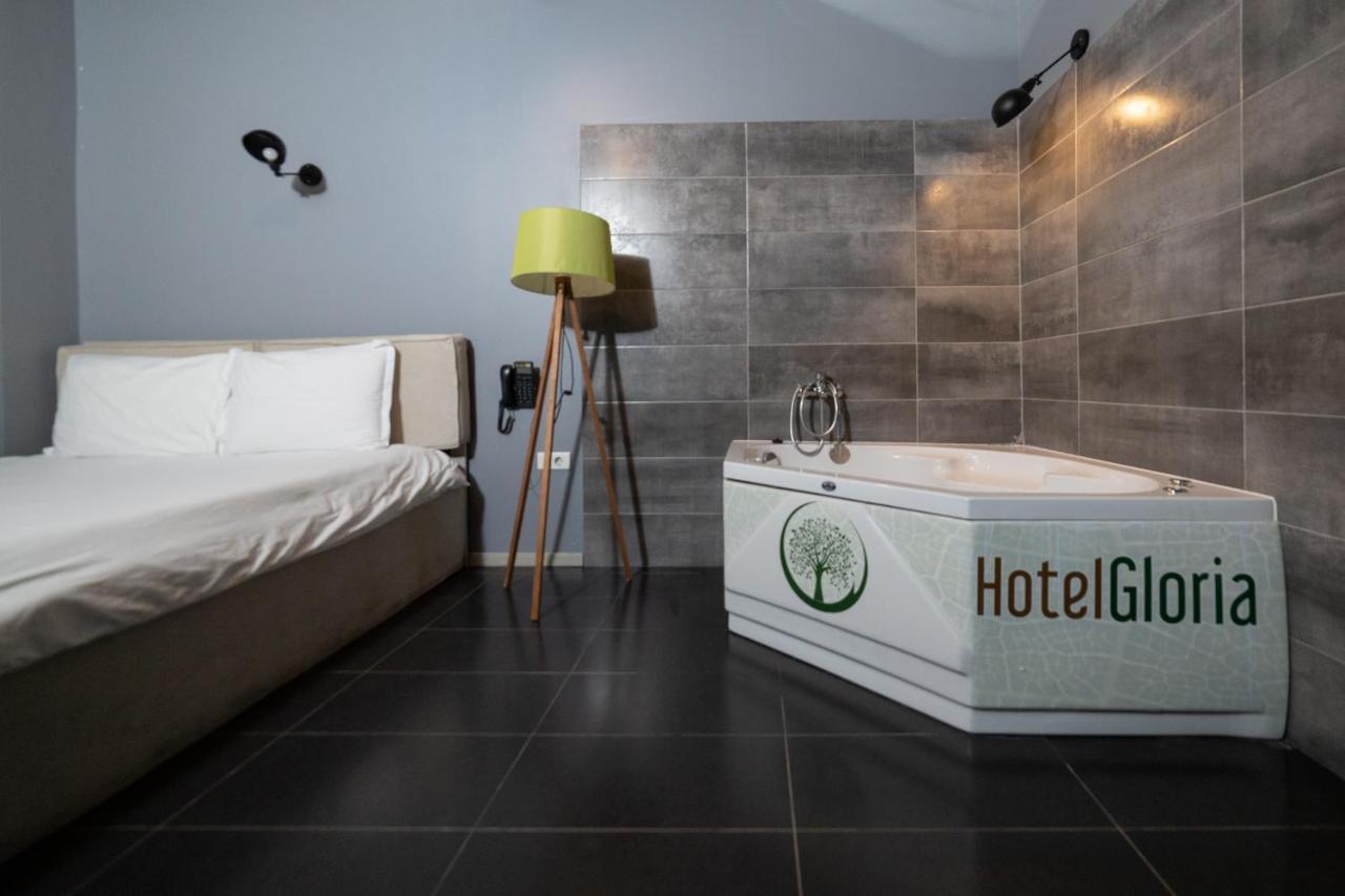 Hotel Gloria Prishtine Bagian luar foto