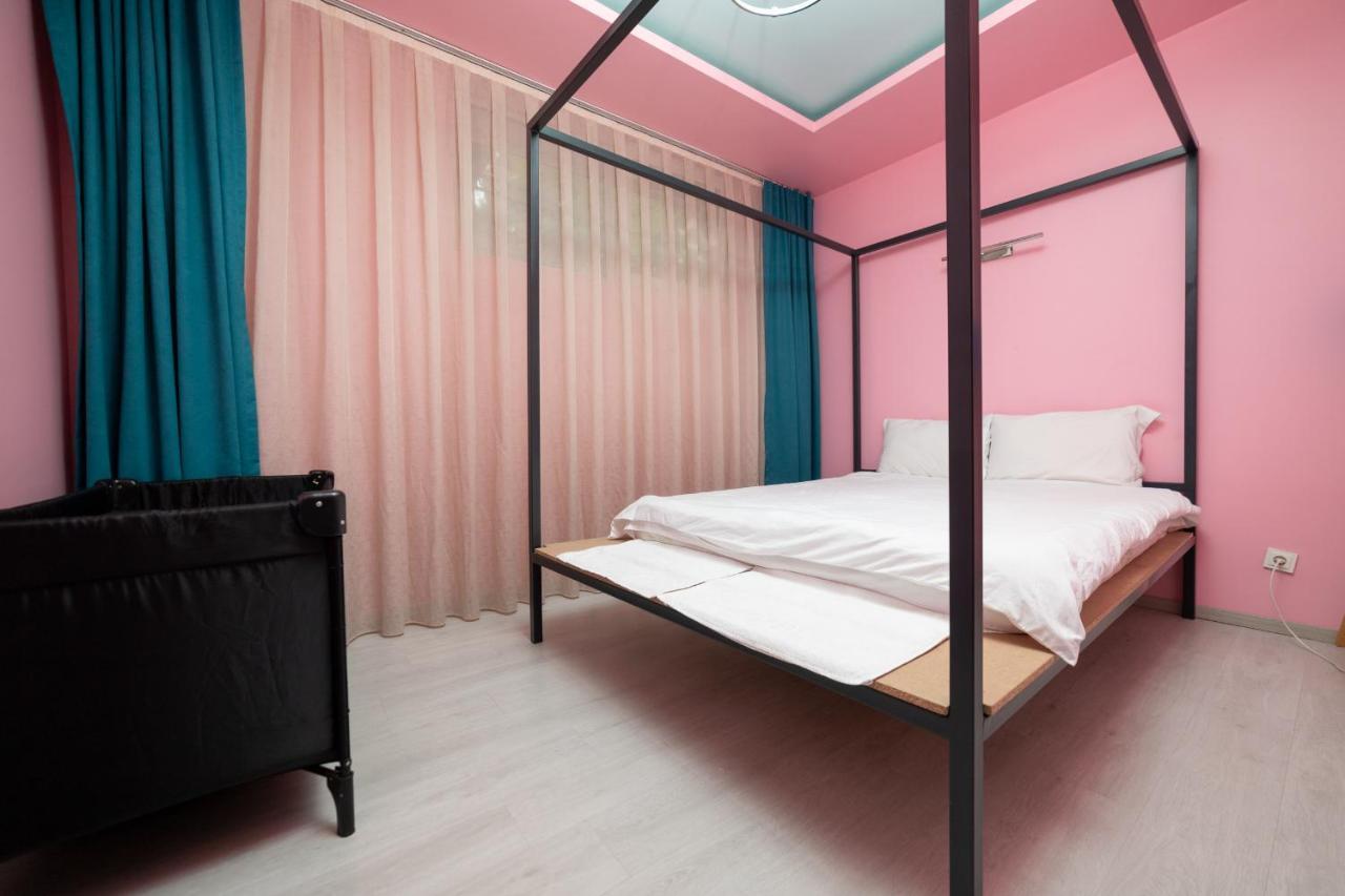 Hotel Gloria Prishtine Bagian luar foto